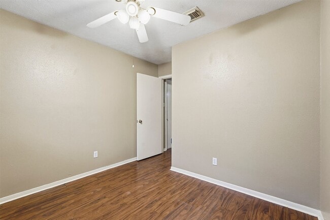 Building Photo - 21739 Park Bend Dr