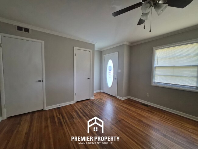 Building Photo - Charming 3BR/1.5BA in West Huntsville | Hardwood Floors Throughout & Fenced Yard