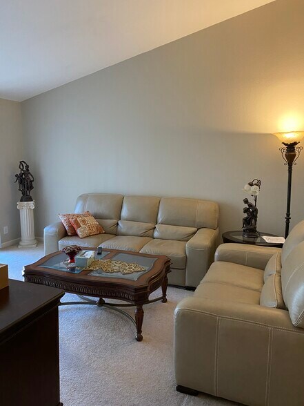 Building Photo - 1022 Cedar Gables Dr