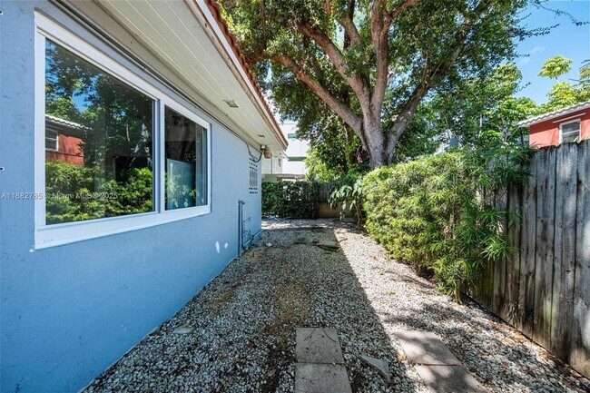 Building Photo - 551 NE 61st St