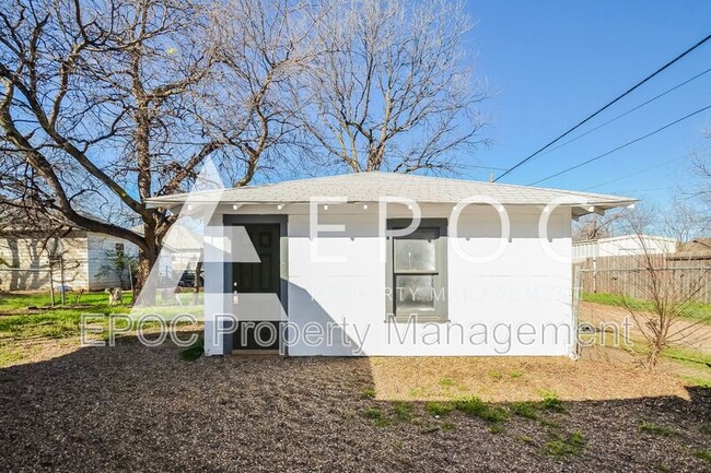 Building Photo - 706 Van Buren St