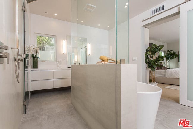 Building Photo - 1621 Malcolm Ave