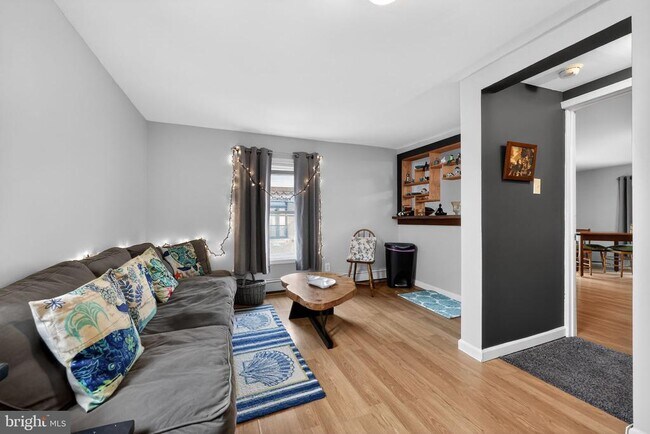 Building Photo - 2100 E Dauphin St