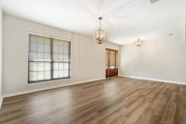 Building Photo - Bay Minette Beauty