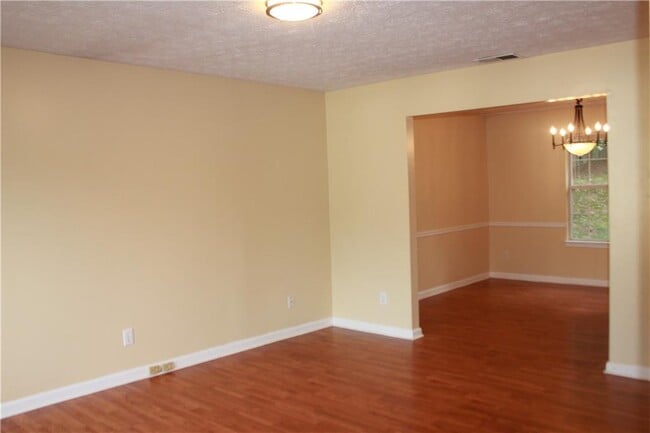 Building Photo - 2672 Crestworth Ln