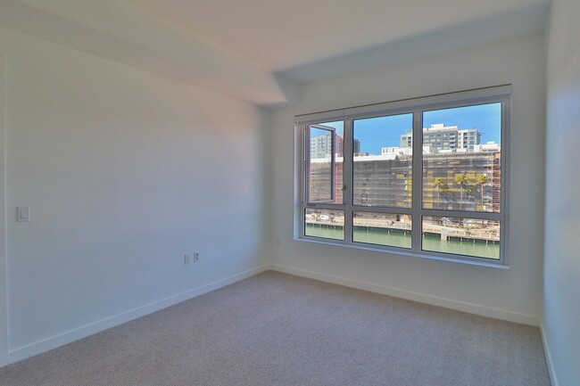 Building Photo - Modern & Spacious 2br/2ba In Mission Bay w...