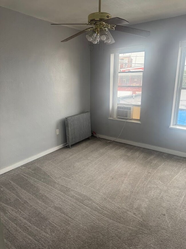 Building Photo - Recently Updated 2 Bedroom Unit In The Southside.  Available Immediately.