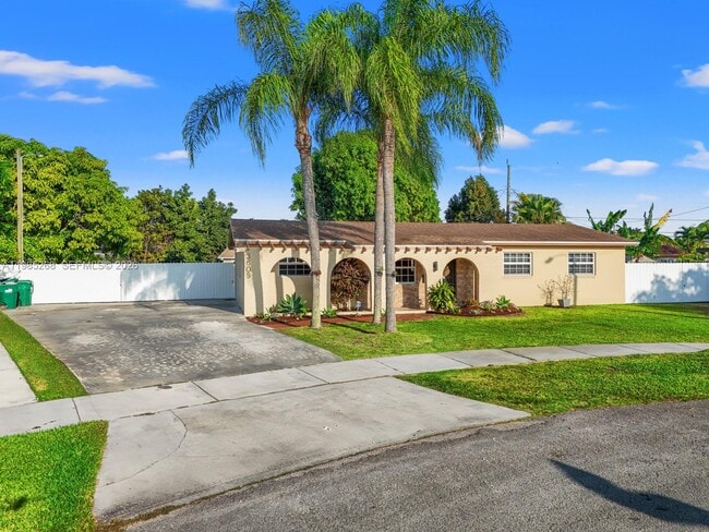 Building Photo - 3605 SW 122nd Pl