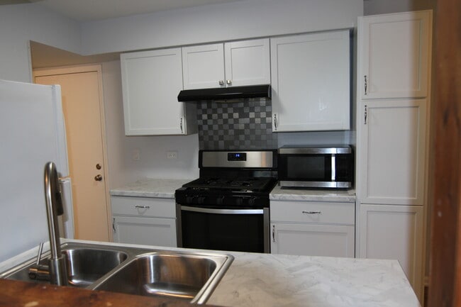 Building Photo - 184 Betty Ct