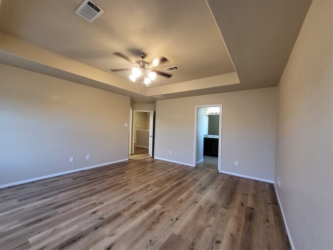 Building Photo - 1906 Howth Ave