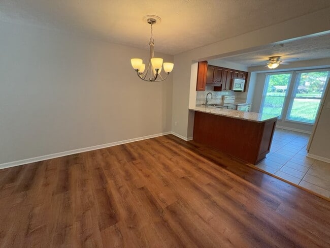 Building Photo - 778 Woodlyn Dr S