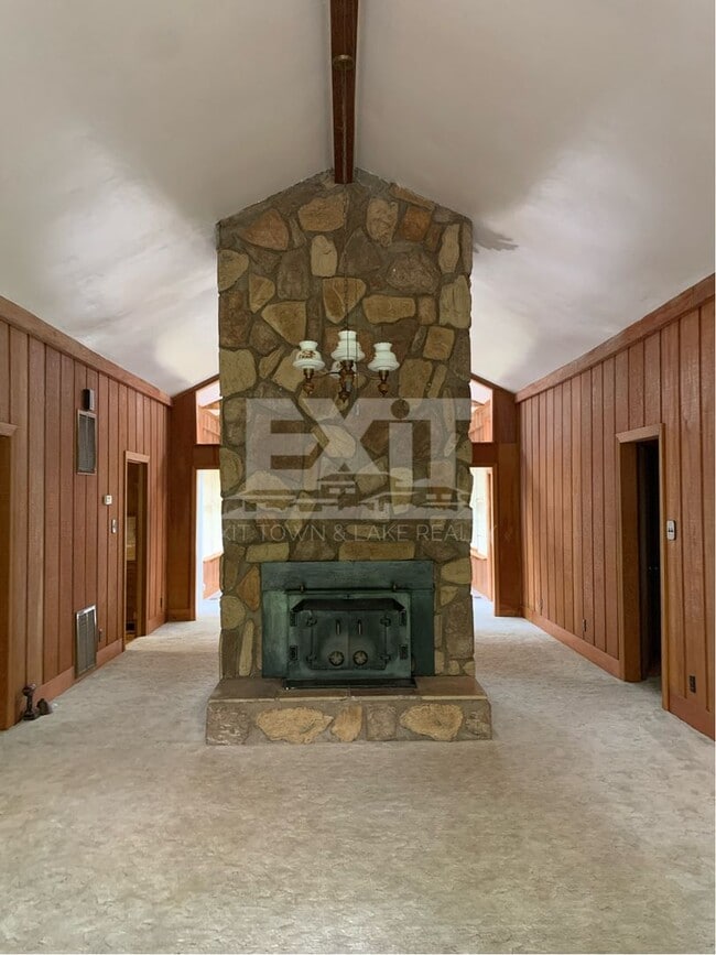 Building Photo - Lakeview Ranch Located in a Quiet Neighborhood