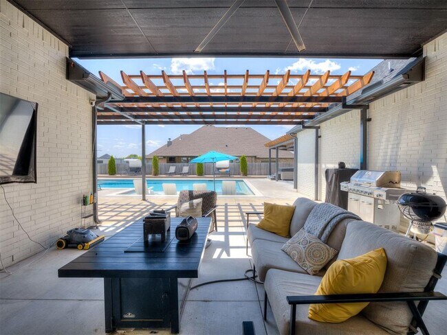 Building Photo - 4001 Timber Valley Dr