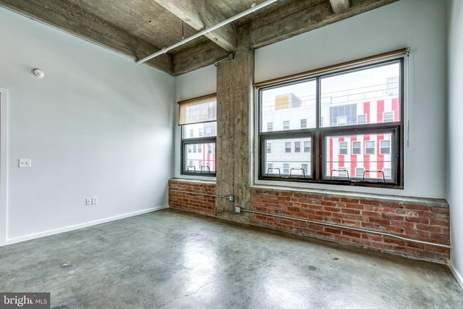 Building Photo - 4800 Brown St