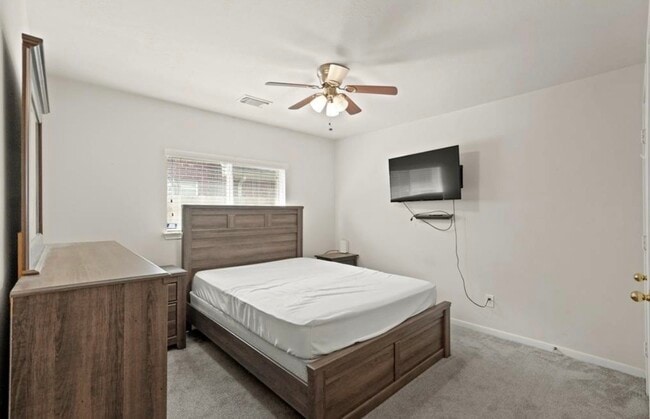 Building Photo - 3106 Valley Ct