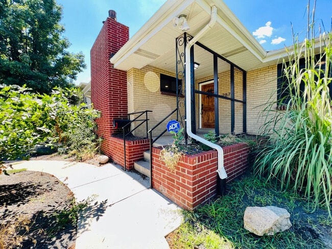 Building Photo - 2875 S Sherman St