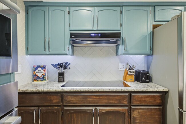 Building Photo - 2915 Quail Oak St