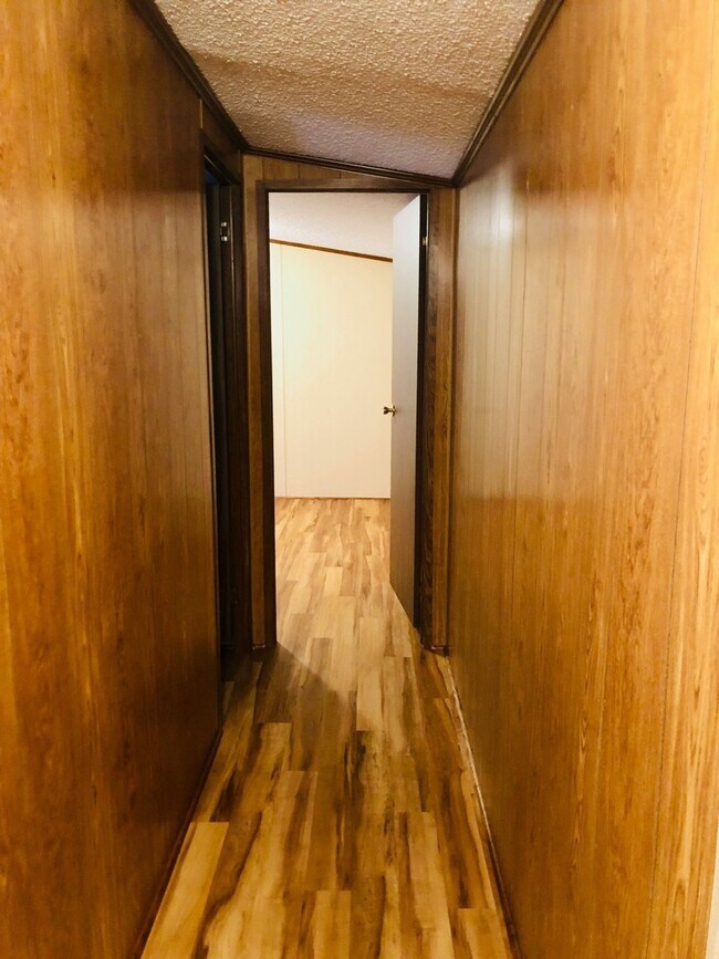 Building Photo - MOVE-IN READY! NO HUD OR SECTION 8