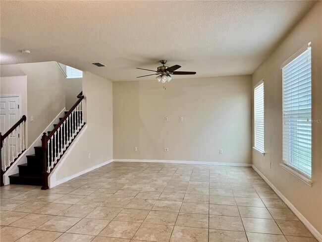 Building Photo - 2504 Amati Dr