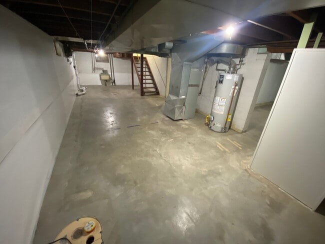 Building Photo - Charming Woods Park Home | 2 Bed | Fenced Yard | Garage | $1800/mo