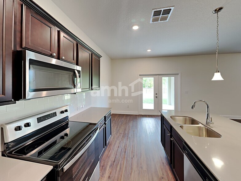 Building Photo - 20443 Calla Lily Dr