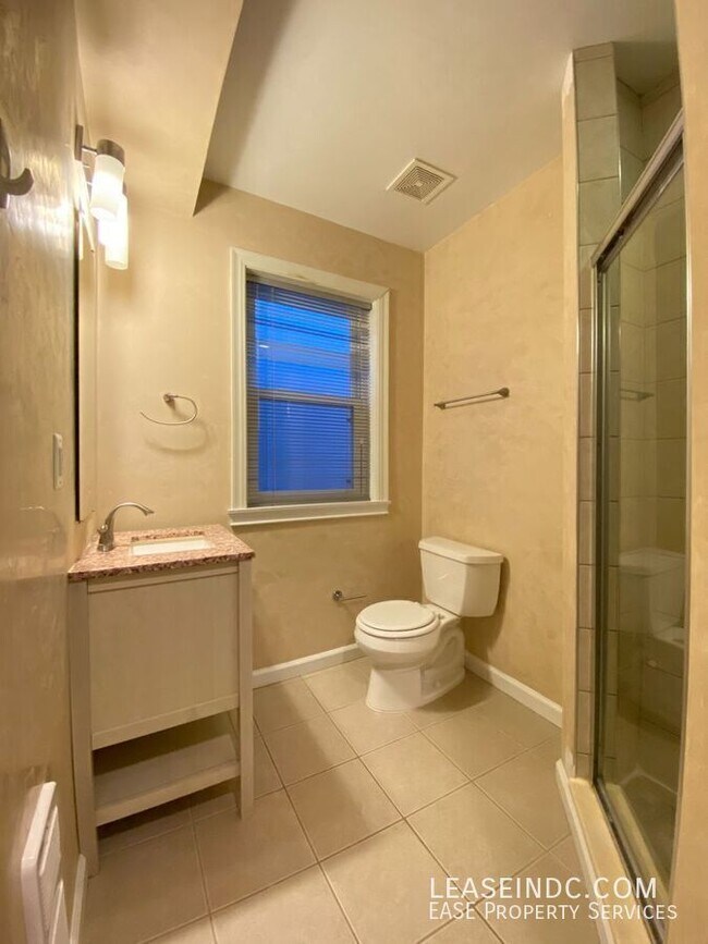 Building Photo - 1542 New Jersey Ave NW