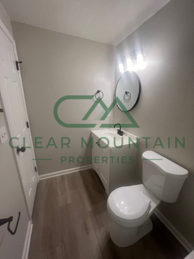 Building Photo - Modern Updates! 3 Bed/2 bath Single Family Home!