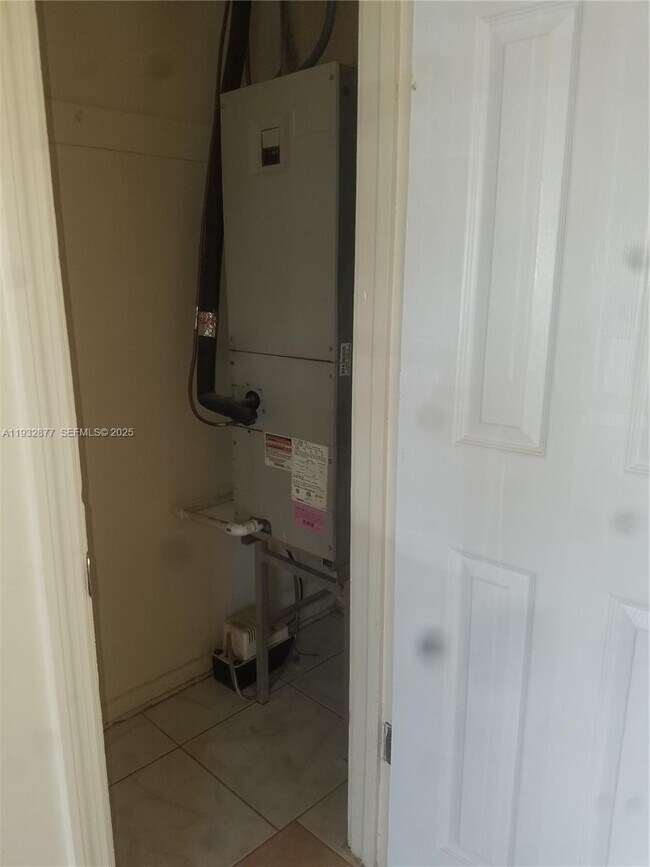 Building Photo - 1449 NE 131st St