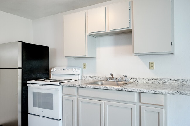 Building Photo - Yakima M.F. LLC