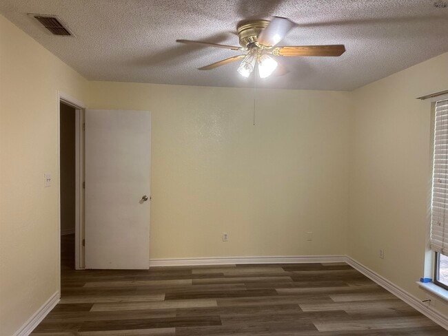 Building Photo - 2 Bayberry Ct