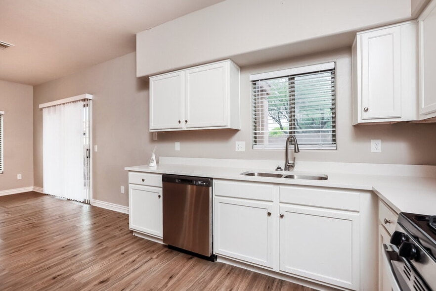 Building Photo - 476 East Placita Rejilla