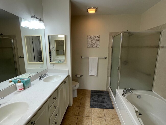 Building Photo - Top Floor Opukea Three Bedroom/Two Bathroom