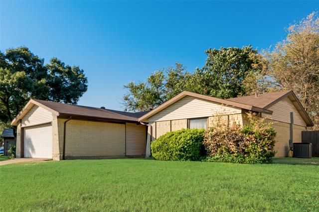 Building Photo - 1016 Summit Cir