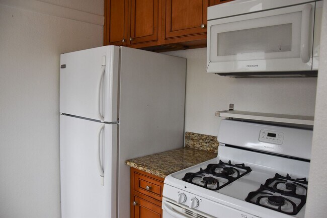 Building Photo - Palm (817-819)