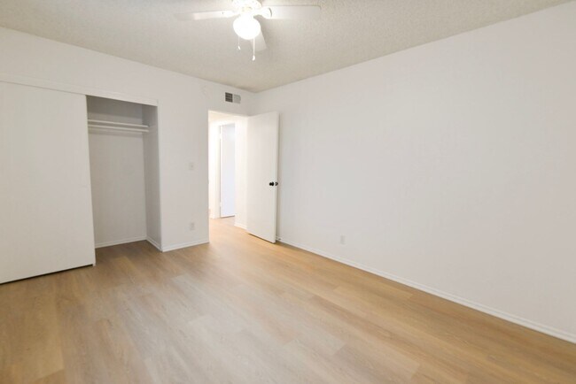 Building Photo - 306 Avenida Granada