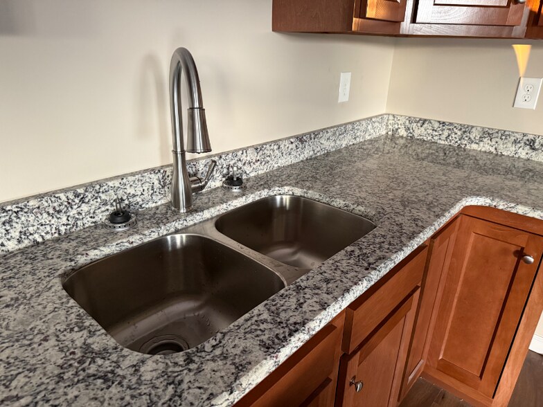 Building Photo - 105 Wells Dr