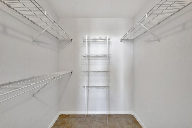 Building Photo - 720 S Sapodilla Ave
