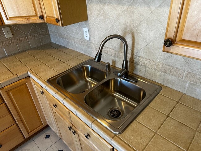 Building Photo - Riverside Home For Rent- 3 bedrooms!