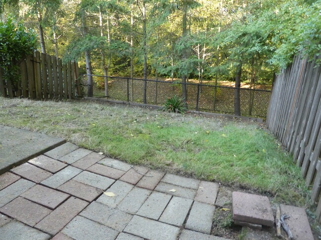 Building Photo - 15455 SW Kirby Ln