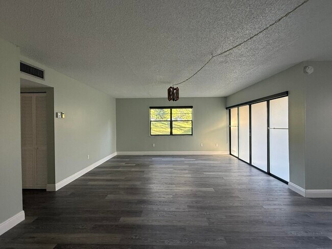 Building Photo - 2050 Oleander Blvd