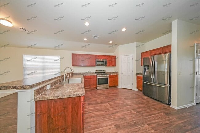 Building Photo - 10201 Hidden Village Dr