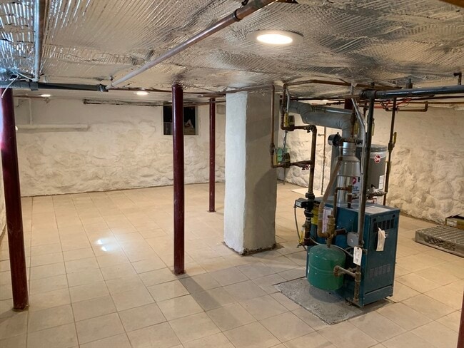 Building Photo - 5 Whalen Ln
