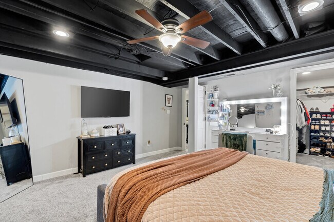Building Photo - 2947 Meramar Dr