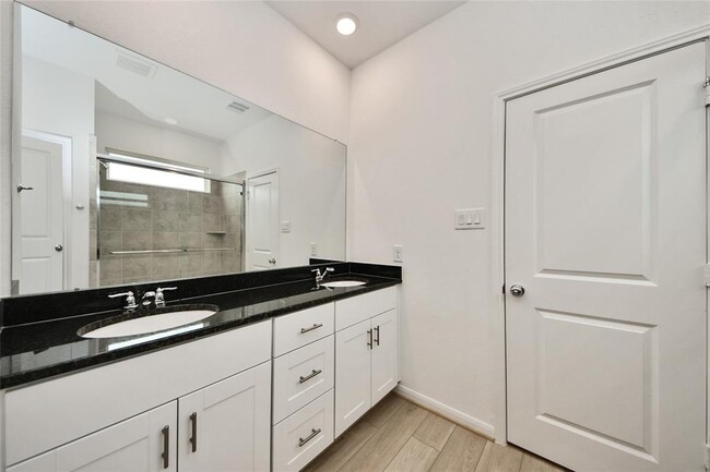 Building Photo - 18010 Whitetail Run Ln