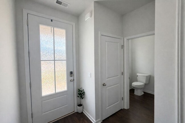 Building Photo - Highly Desirable 4 Bedroom Home with Serene Cul-de-Sac Living in Watergrass Community