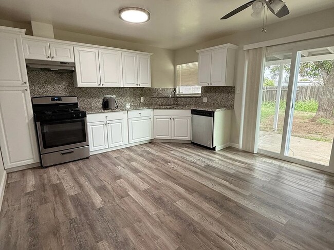 Building Photo - 3013 Alma Way