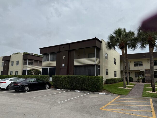 Building Photo - 752 Normandy Trail