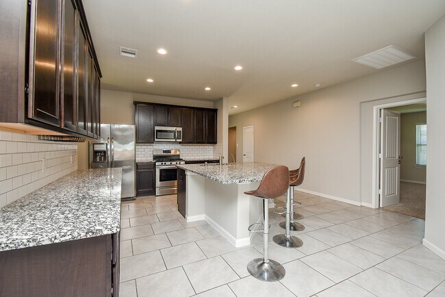 Building Photo - 7206 Highland Chase Dr