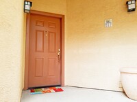 Building Photo - 1 Bedroom 1 Bath in a Lush, Gated Communit...