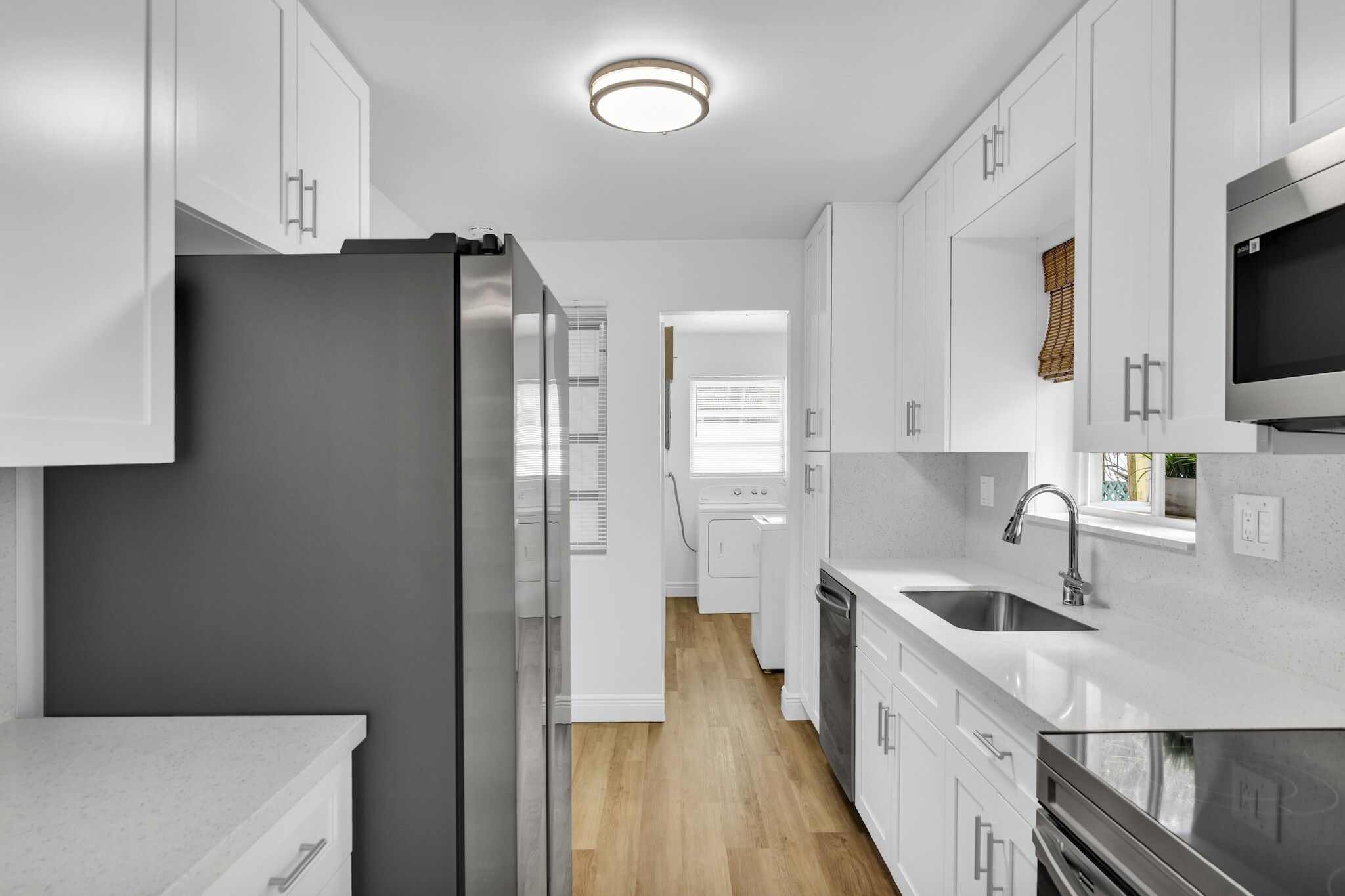 Building Photo - 702 Sunset Dr